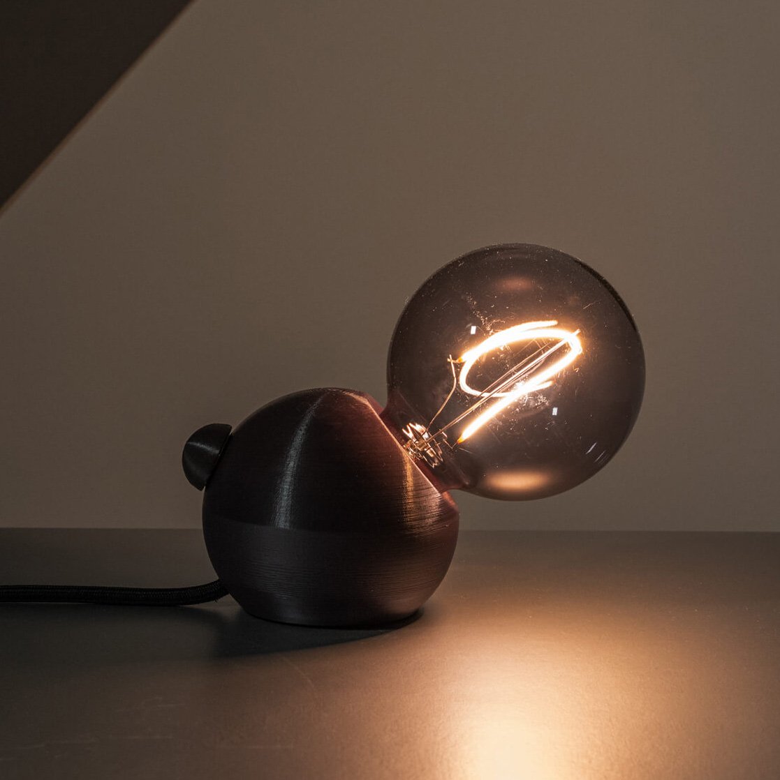 3D-geprinte bureaulamp 3d printed desk lamp designer lamp hola een stip