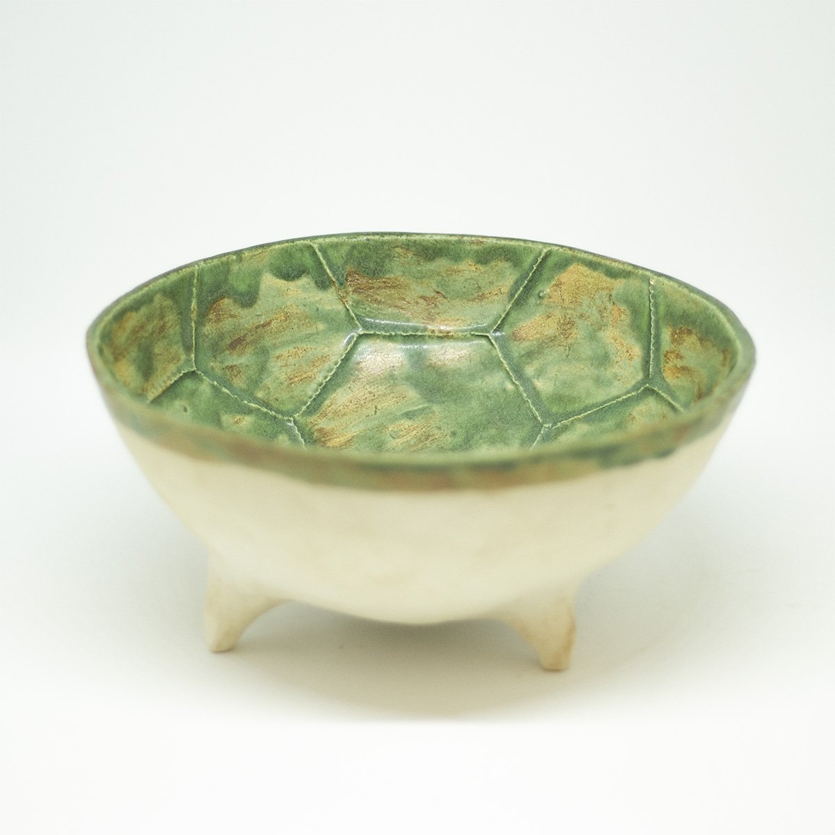 Dast football cup bowl matte green on naked ceramic | Dast voetbalkom kom mat groen op naakte keramiek - een stip