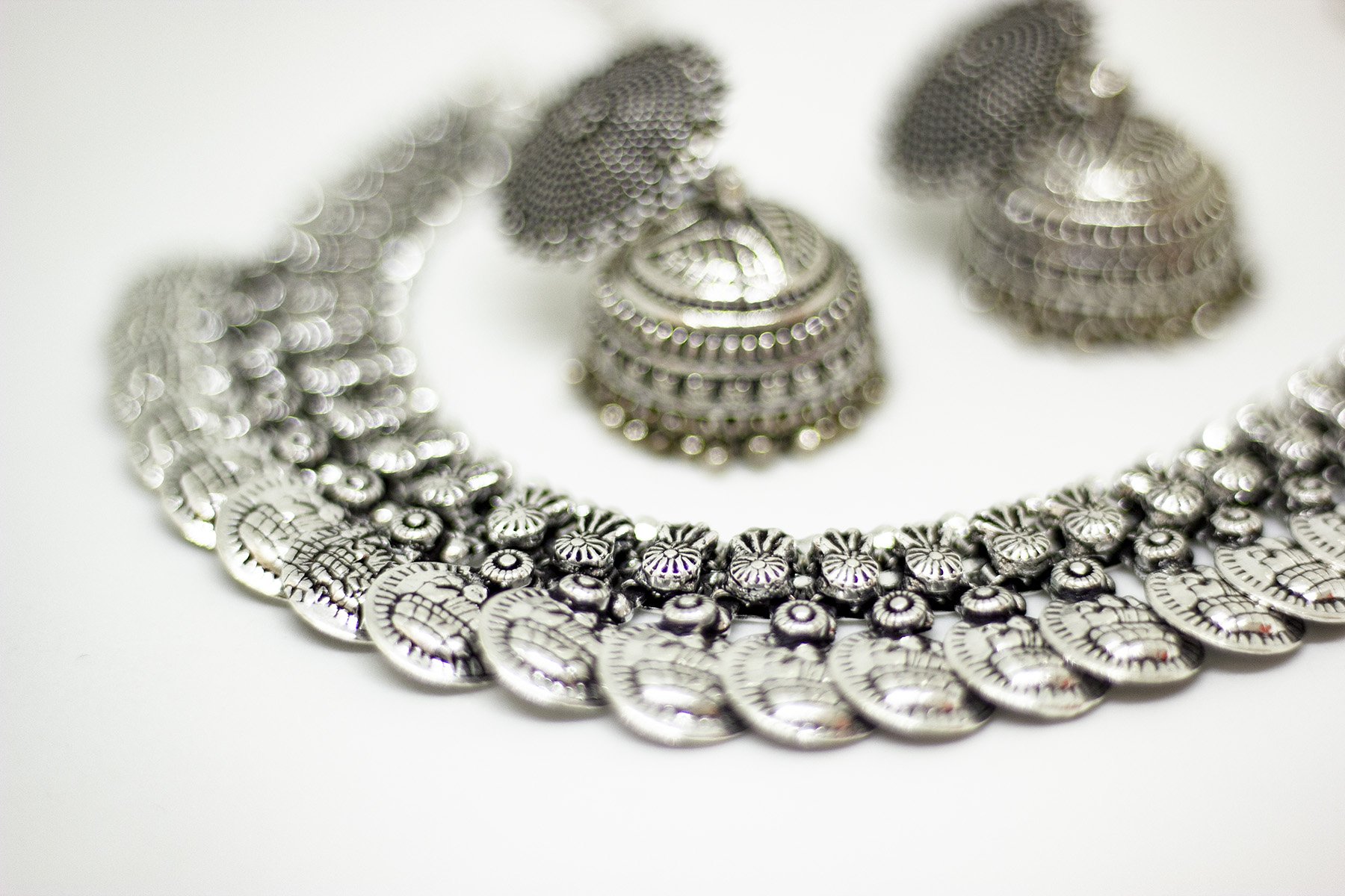 handmade silver coated necklace and earring set from India - een stip