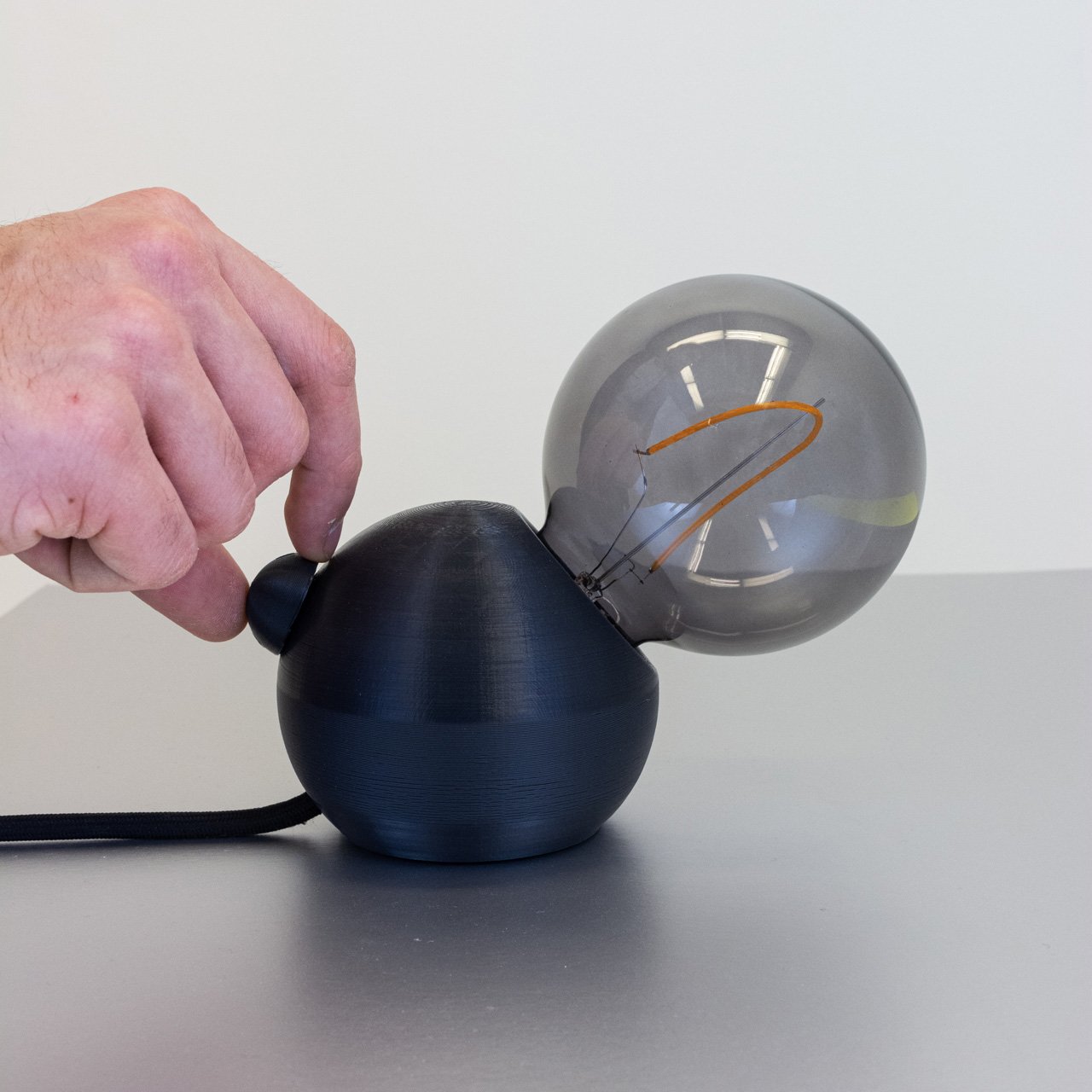 3D-geprinte bureaulamp 3d printed desk lamp designer lamp hola een stip