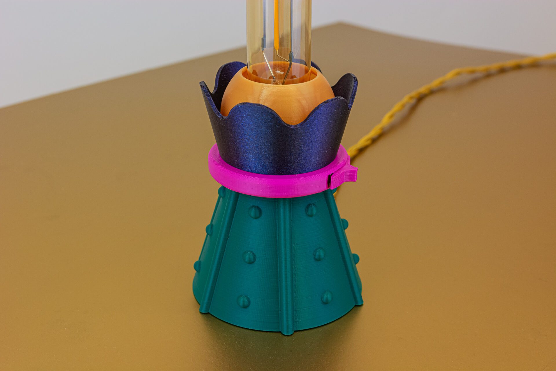 3D-geprinte bureaulamp 3d printed desk lamp designer lamp hola een stip