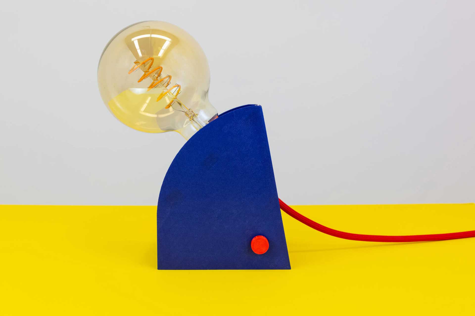 3D-geprinte bureaulamp 3d printed desk lamp designer lamp hola een stip