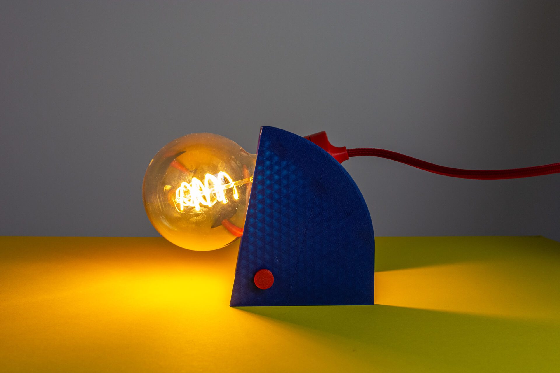 3D-geprinte bureaulamp 3d printed desk lamp designer lamp hola een stip
