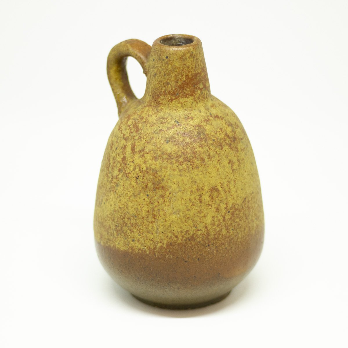 yesterday small beige handmade vase - een stip