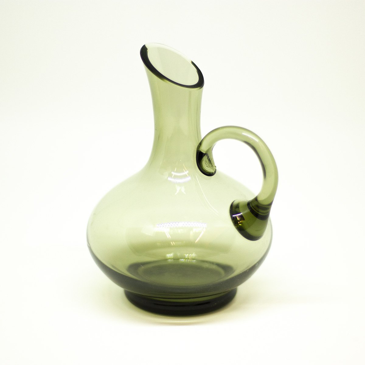 yesterday small green vase - een stip