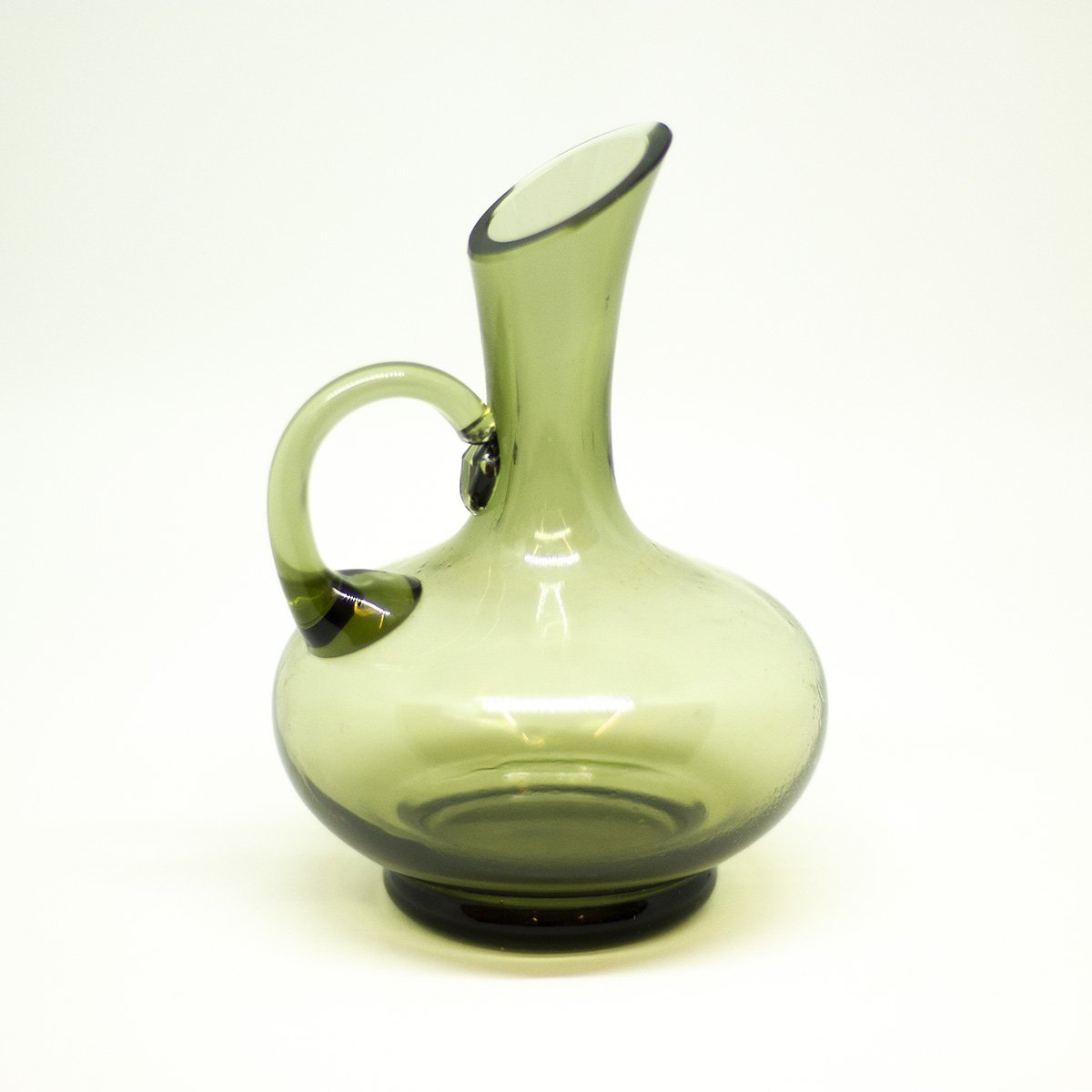yesterday small green vase - een stip