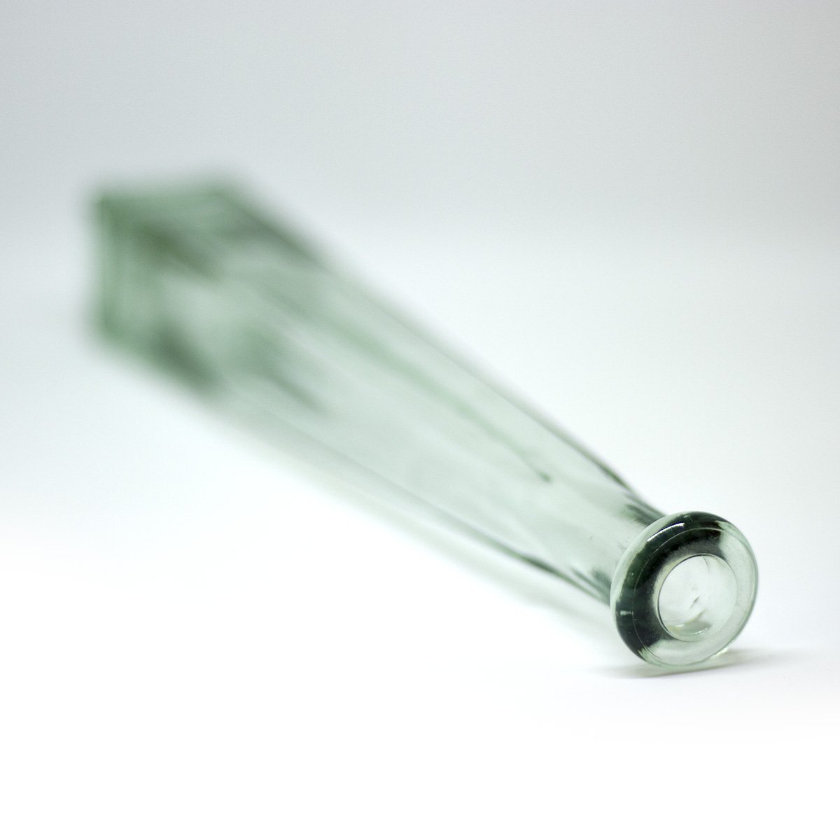 yesterday long glass vase - een stip