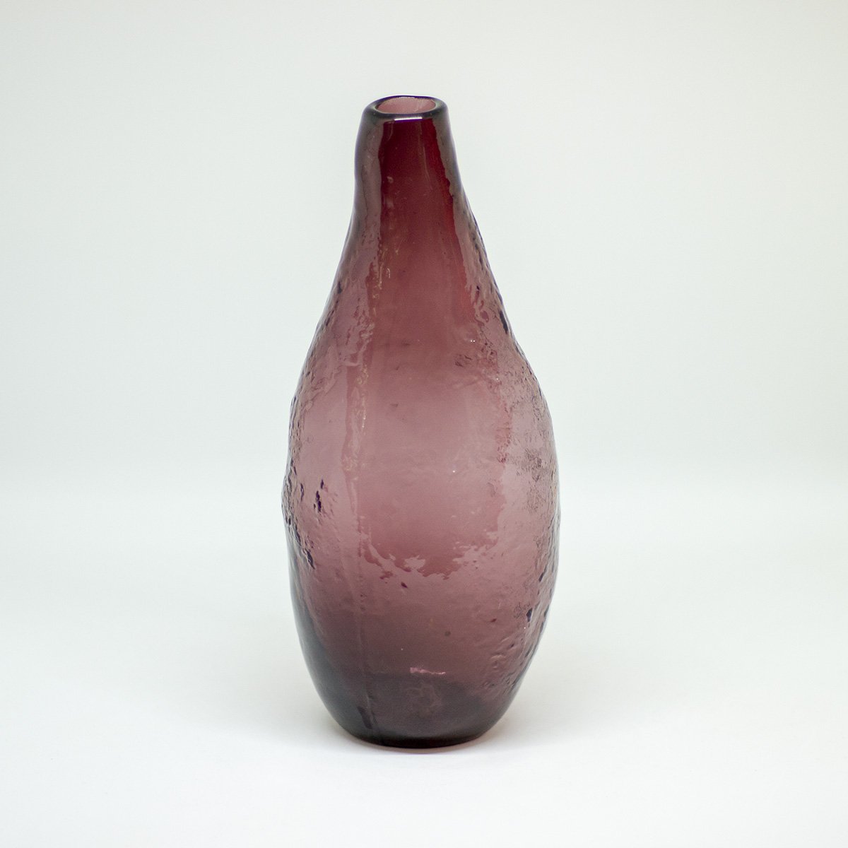 yesterday purple glass vase - een stip